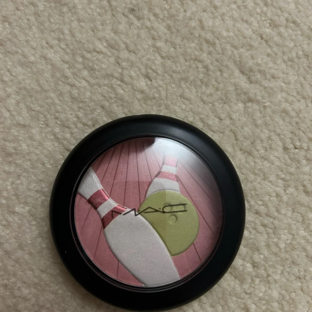 FLASH SALE Mac PearlMatte face powder - Picture 3 of 5